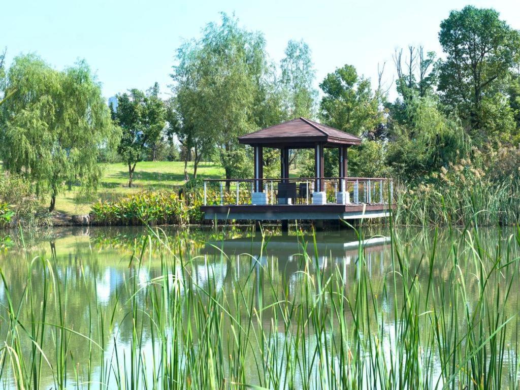 Suzhou Jinji Lake Grand Hotel Exterior photo