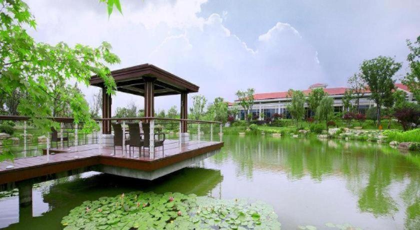 Suzhou Jinji Lake Grand Hotel Exterior photo