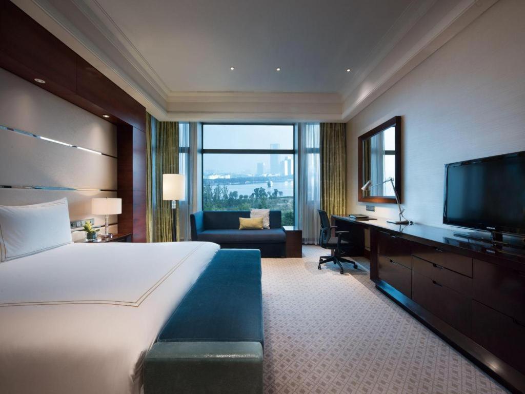 Suzhou Jinji Lake Grand Hotel Exterior photo